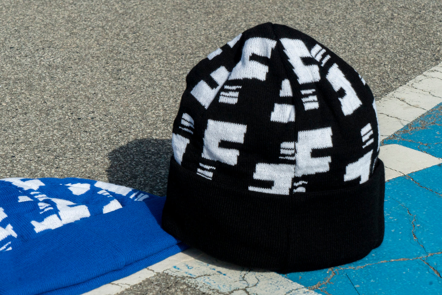 "F" BEANIE - BLACK